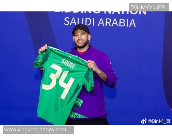 内马尔向里瓦尔多赠送签名球衣并晒合影表达对偶像的敬意