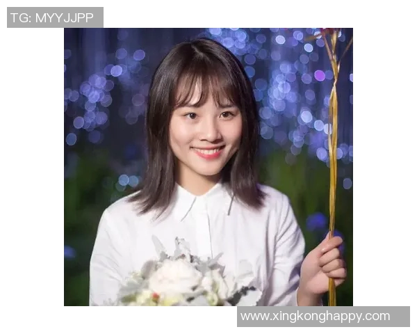 福登女友晒出钻戒引发结婚猜想两人已育有三子女幸福生活曝光